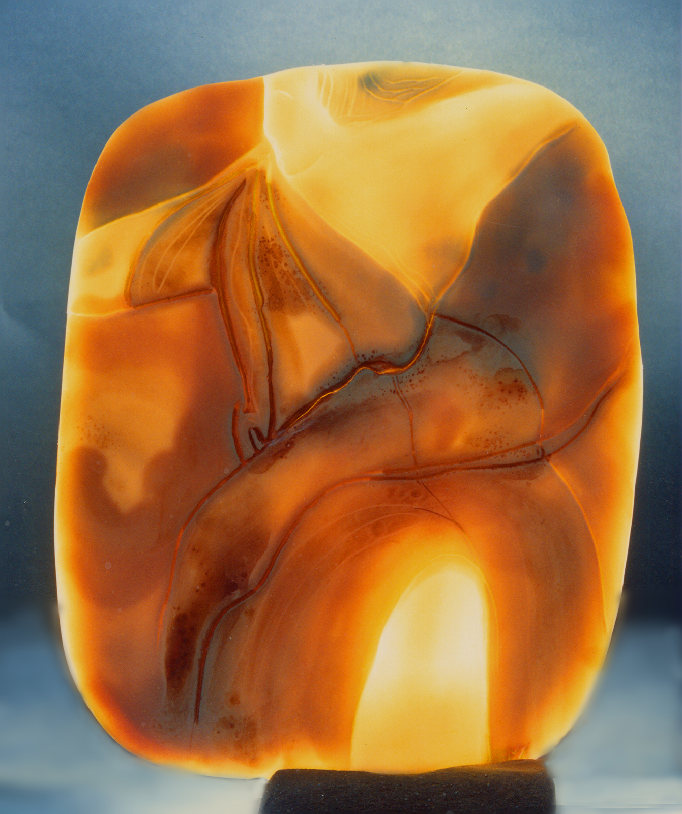 Archisearch Μαίρη Χατζηνικολή, Διάφωτο, χαρακτή πορσελάνη, 22εκ χ 30εκ, 1992