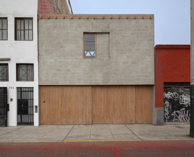 Archisearch - Roman Bauer Arquitectos designed a convertible photographer’s workshop-studio in Lima, Peru