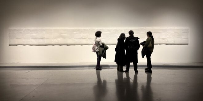 Archisearch - «Εγκώμιο της σκιάς» | Έκθεση της Νίνας Παπακωνσταντίνου στην Υπηρεσιακή Αυλή του Μεγάρου Μουσικής Αθηνών