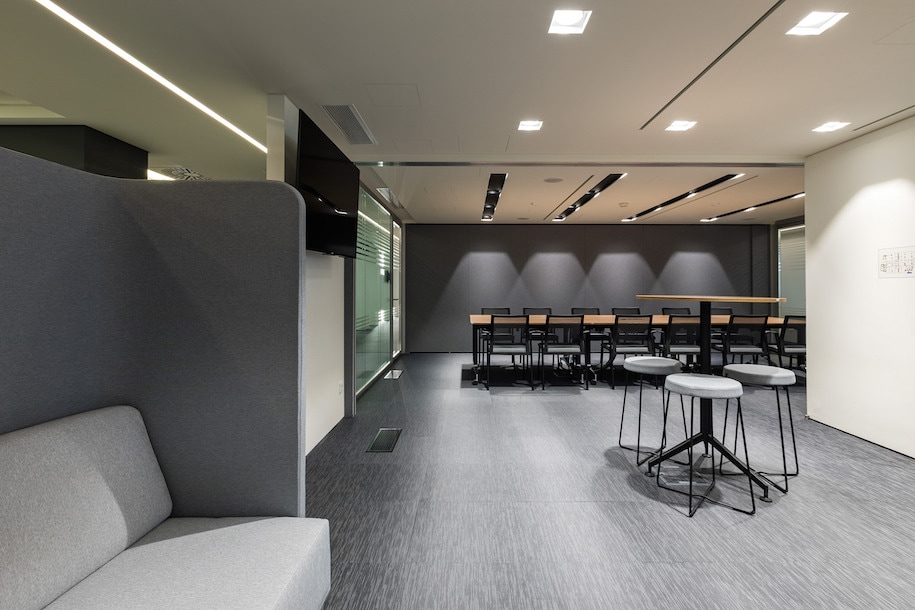 Archisearch Asset Office Interiors equip the new offices of Astellas Pharmaceutical in Maroussi