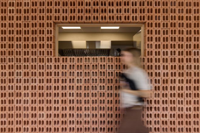 Archisearch - A.Cabrera & M.Osca shape Mimosa Brunch on the Calpe coastline around a handcrafted clay lattice by Maora Ceramic.