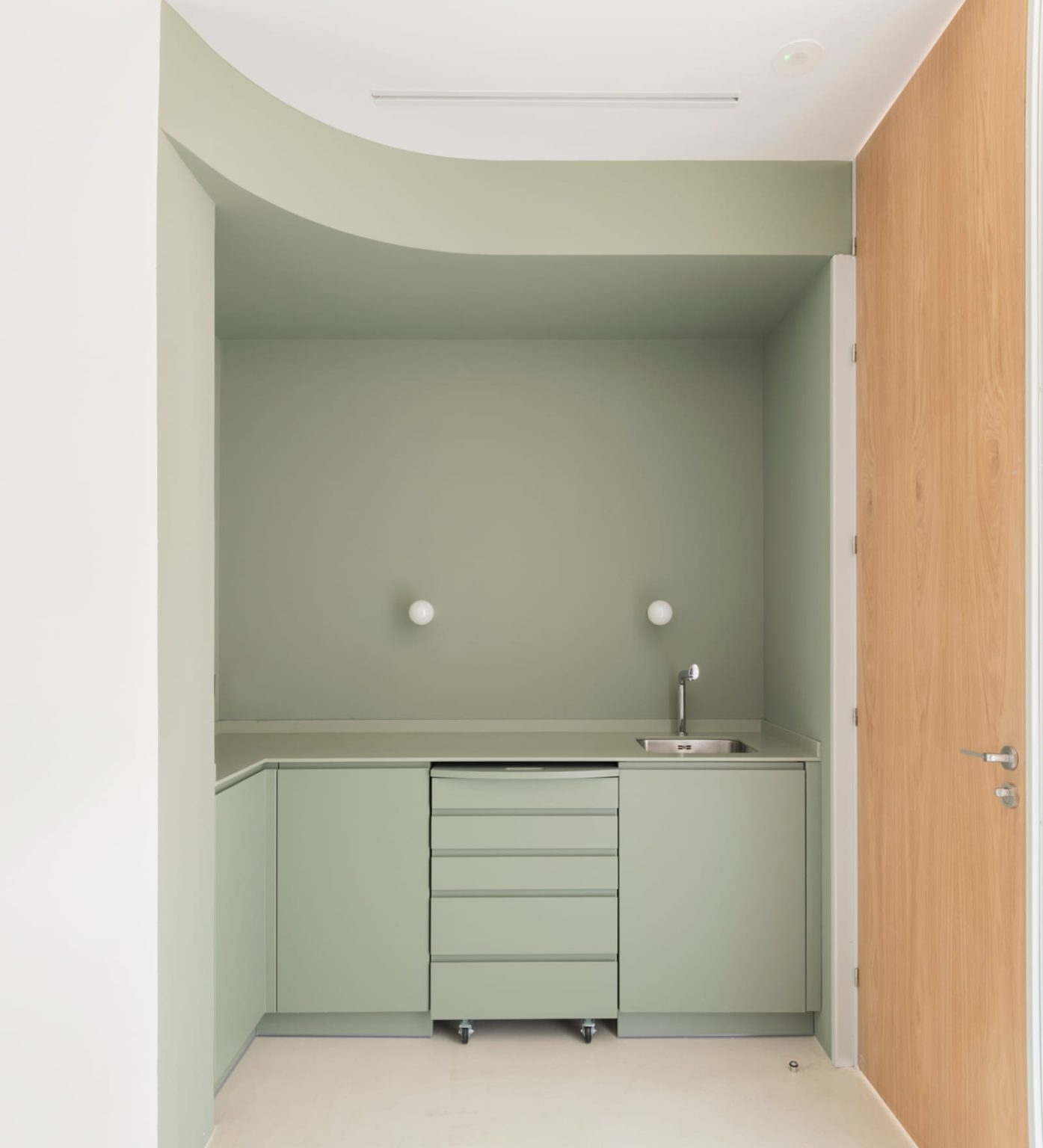 Redefining Healthcare: Five Contemporary Clinic Designs in Athens ...