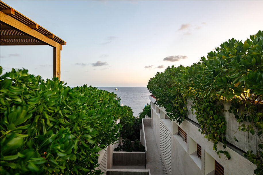 Archisearch Villas Escondida by Francisco Pardo Arquitecto nestles into the coastal landscape of a Mexican surfers’ town