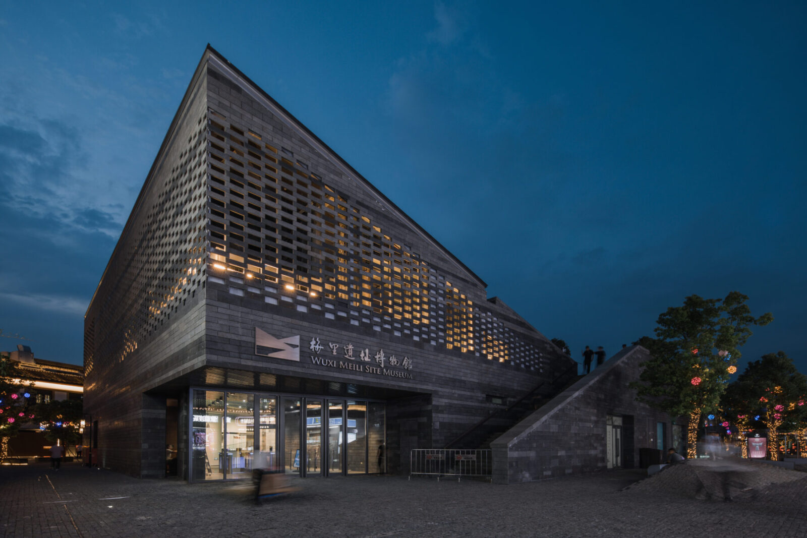 Archisearch 1-Night view of main entrance ©Yang Chen