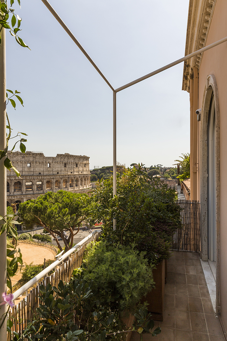 Archisearch House B+B in Rome: Alvisi Kirimoto designs an artist's loft-atelier overlooking the Colosseum