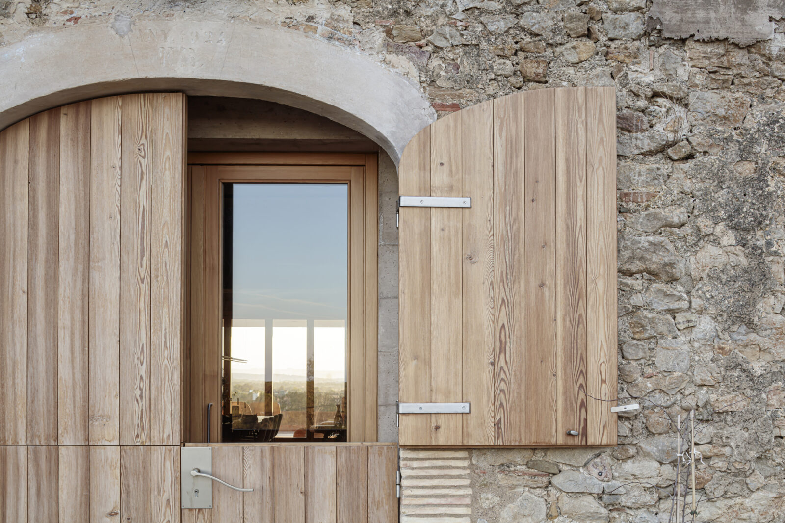 Archisearch House 1627 in Girona | by H ARQUITECTES 