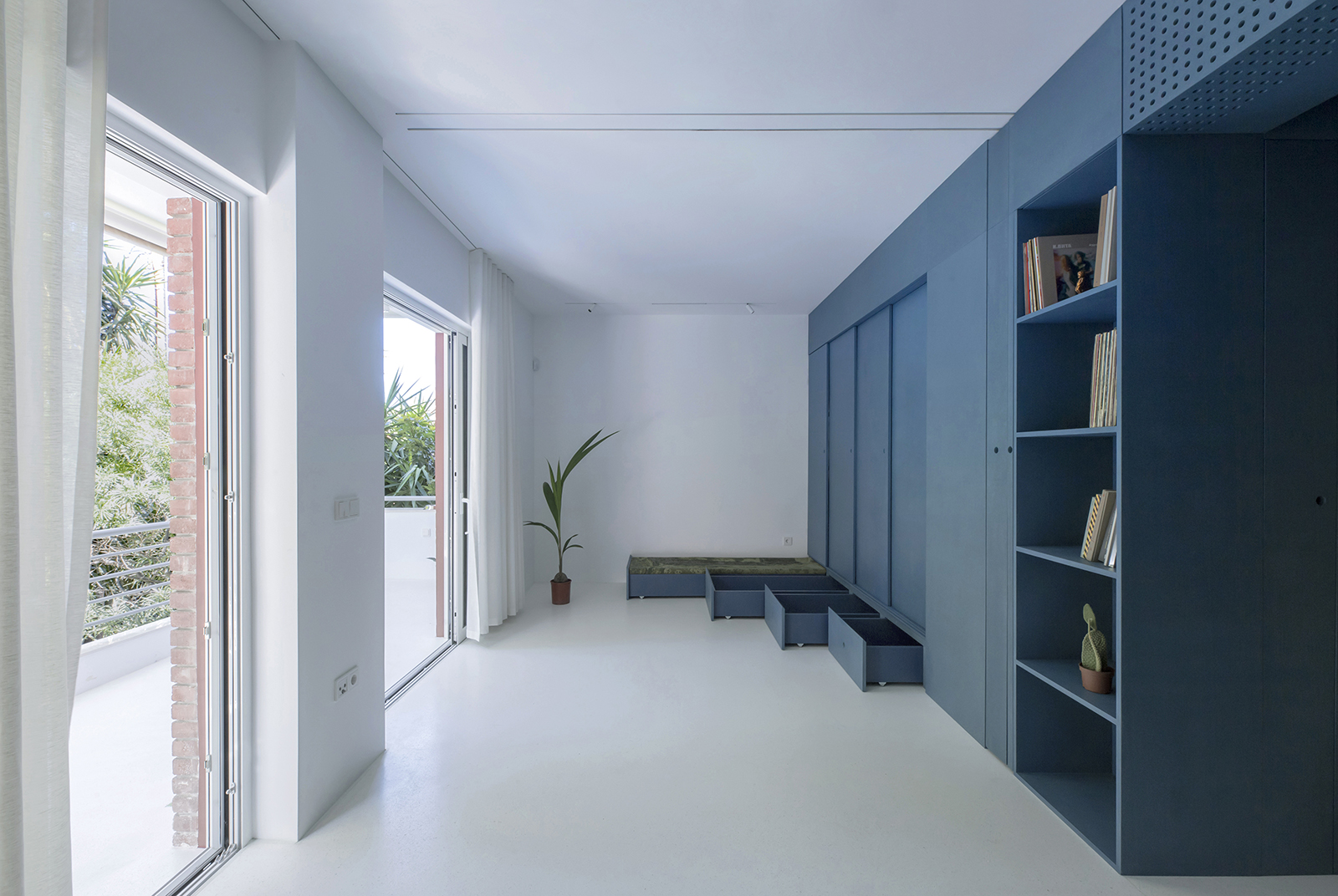 Archisearch Example #1: renovation of a 36m2 flat in Vouliagmeni, Athens by Oblique