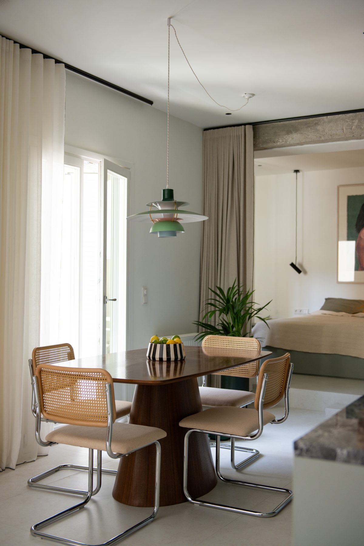 Archisearch Το διαμέρισμα Transversal από το studio thanasis είναι μια γραμμική εμπειρία κατοίκησης με άξονα τον Παρθενώνα