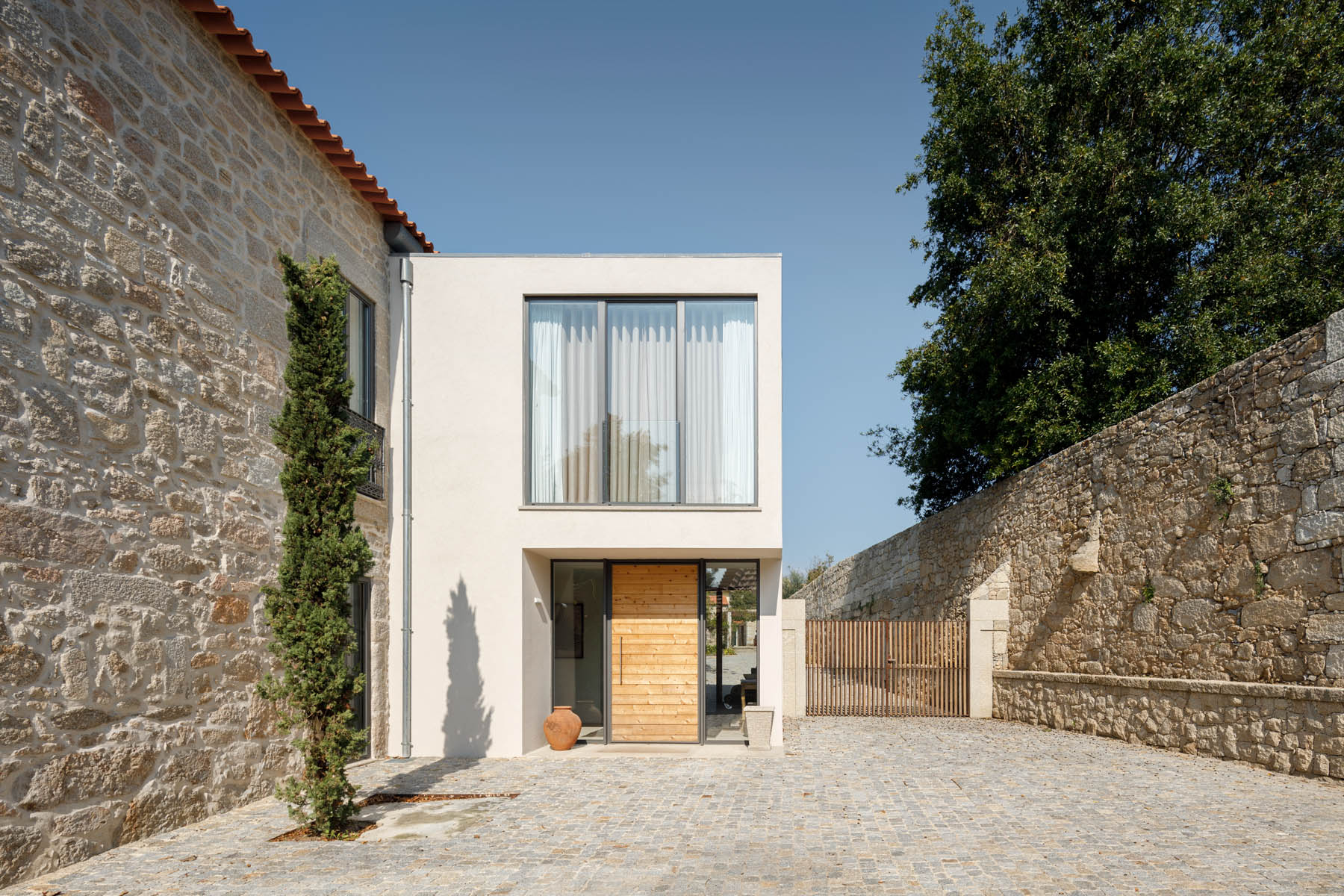 Archisearch Calçada House in Porto, Portugal | Ren Ito Arq.