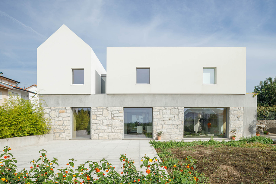 Archisearch Casa Rio: the transformation of a farmhouse into a contemporary residence  | Paulo Merlini Architects