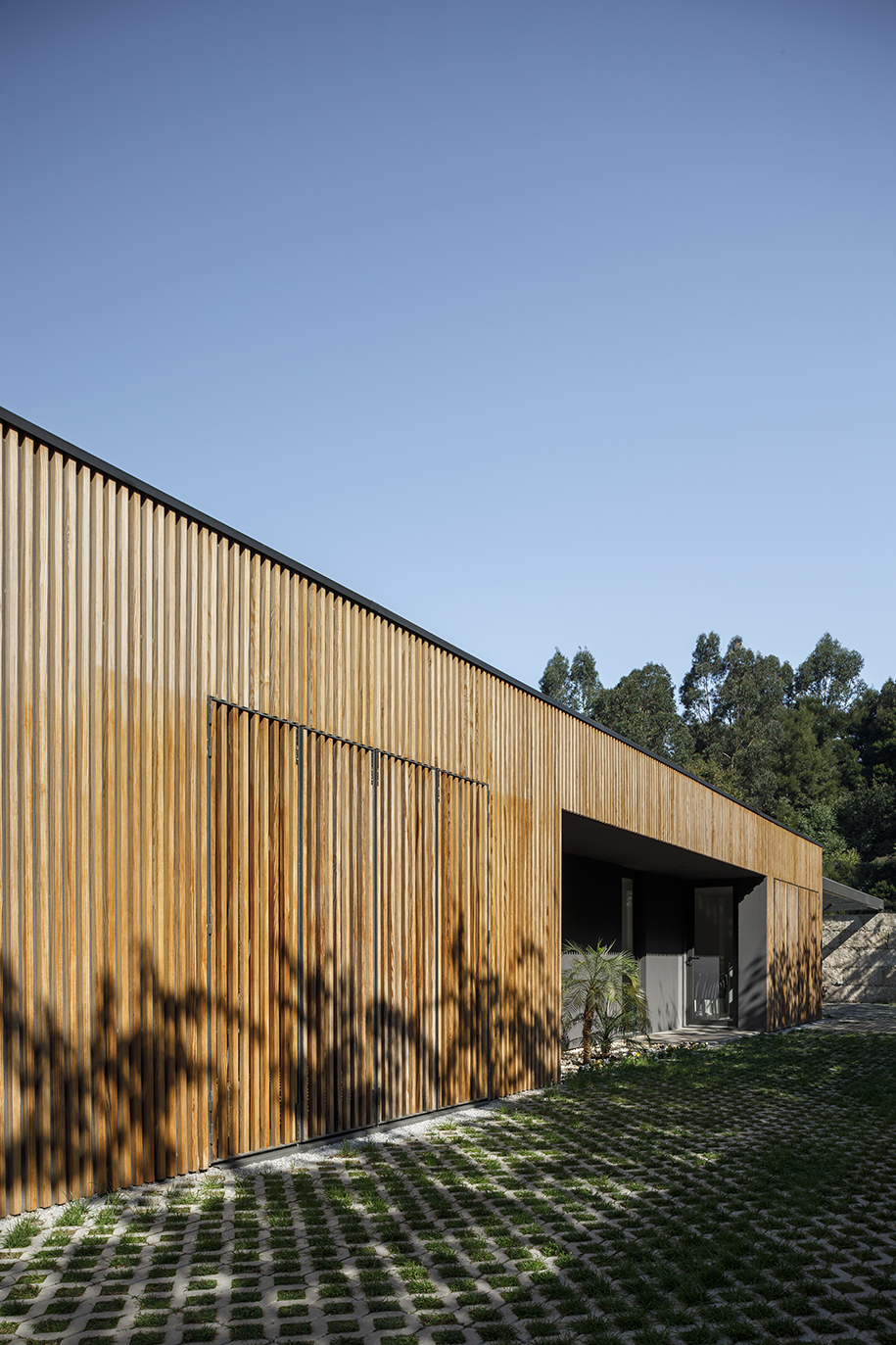 Archisearch Santo Tirso House: a playful reconfiguration of the traditional Portuguese house |  Hous3