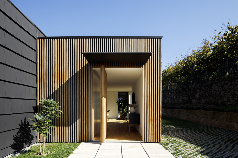 Archisearch Santo Tirso House: a playful reconfiguration of the traditional Portuguese house |  Hous3