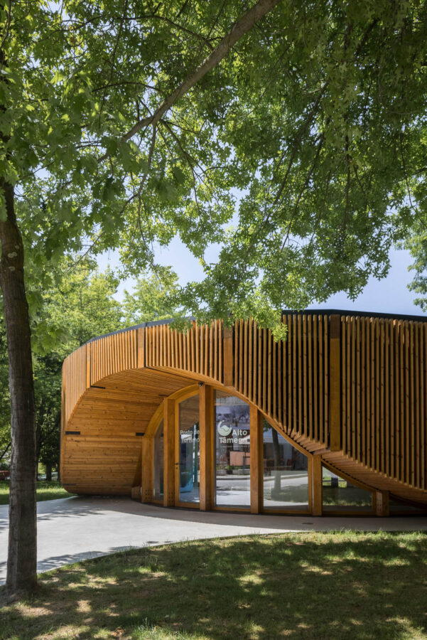 Archisearch Alto Tâmega Tourism Info Point: a circular plan over a concrete slab covered in wood  | AND-RÉ Arquitectura