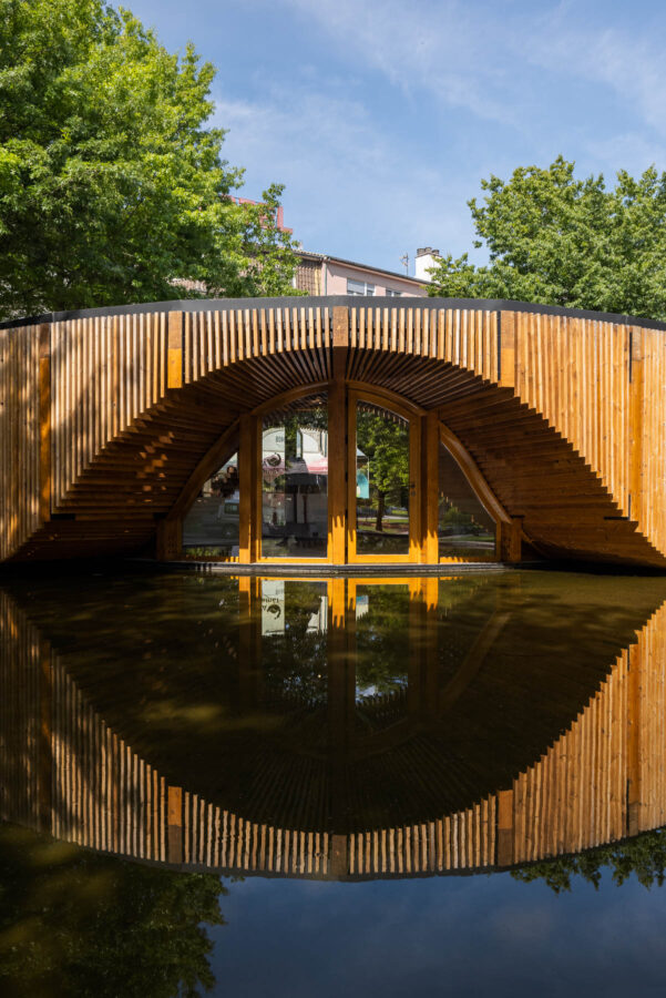 Archisearch Alto Tâmega Tourism Info Point: a circular plan over a concrete slab covered in wood  | AND-RÉ Arquitectura