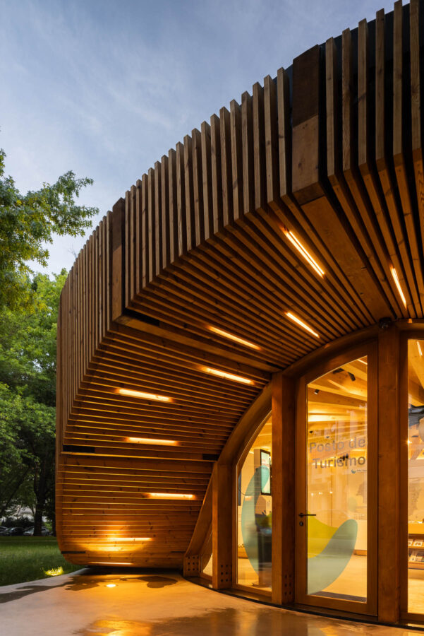 Archisearch Alto Tâmega Tourism Info Point: a circular plan over a concrete slab covered in wood  | AND-RÉ Arquitectura