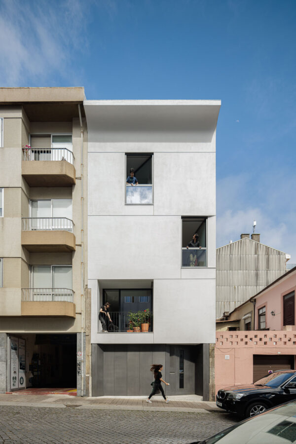 Archisearch - Casa Vertical in Porto, Portugal | Tsou Arquitectos