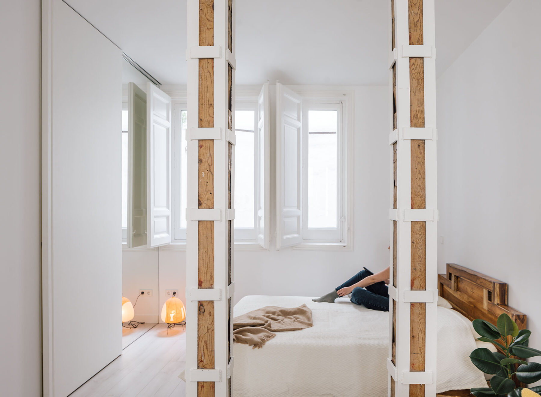 Archisearch Flat White - Renovation of an apartment to rent in Plaza de España by gon architects