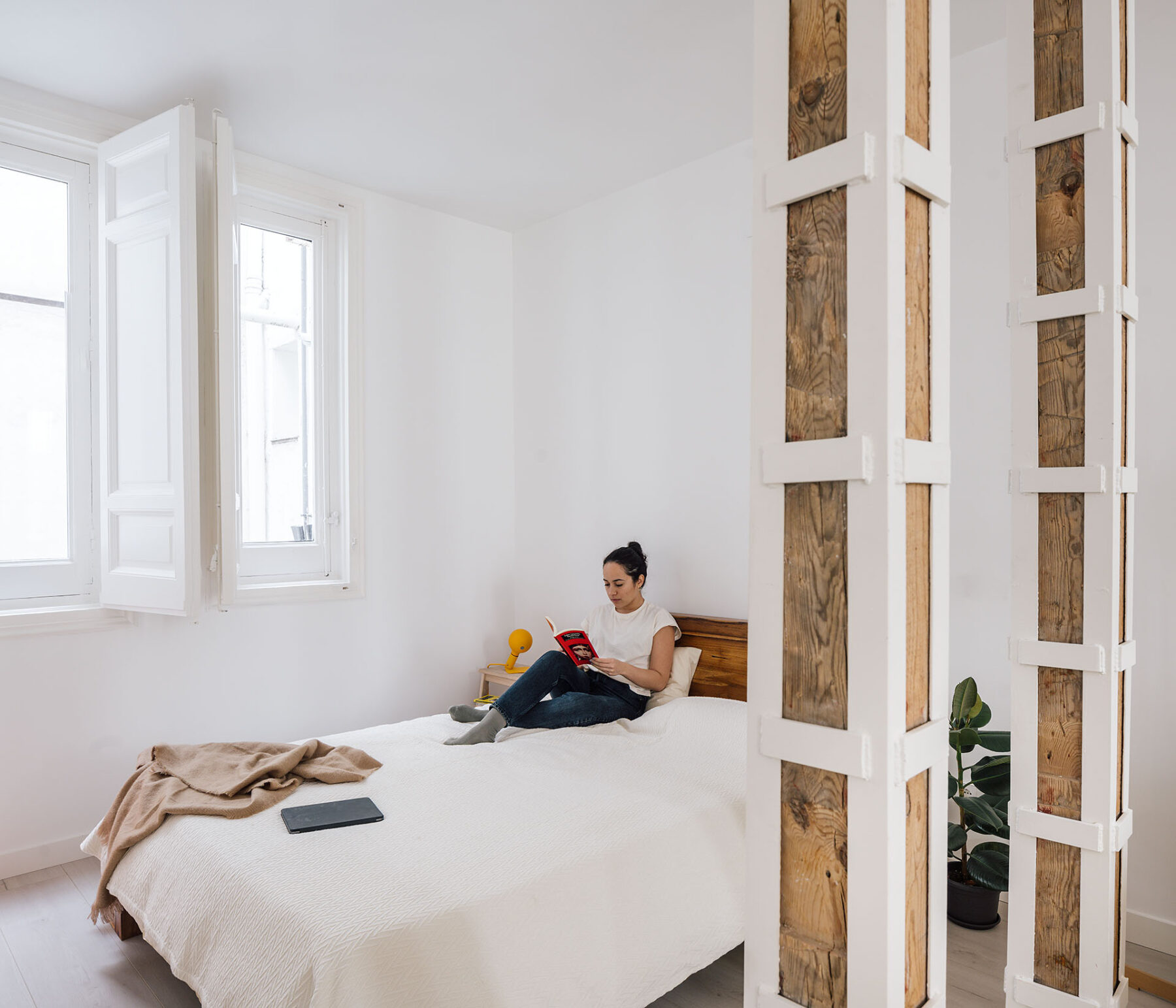 Archisearch Flat White - Renovation of an apartment to rent in Plaza de España by gon architects