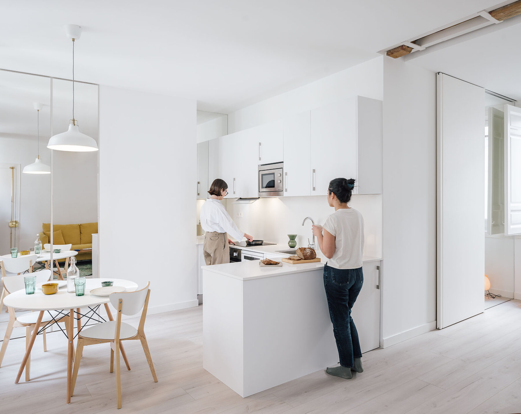 Archisearch Flat White - Renovation of an apartment to rent in Plaza de España by gon architects