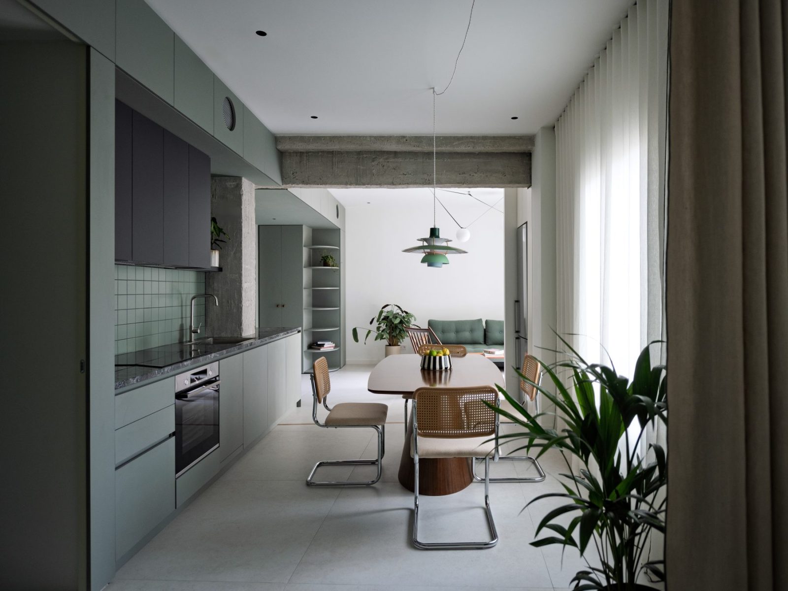 Archisearch Το διαμέρισμα Transversal από το studio thanasis είναι μια γραμμική εμπειρία κατοίκησης με άξονα τον Παρθενώνα