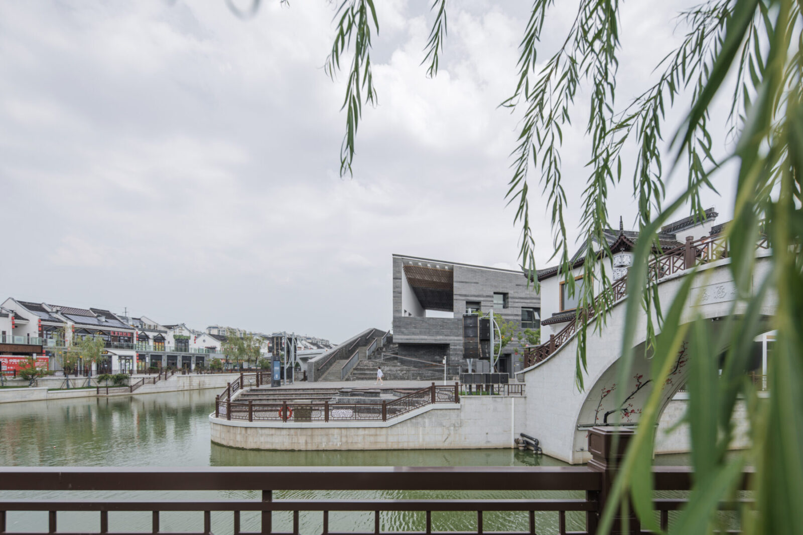 Archisearch 26-Museum and the blocks along the Bodu River ©Yang Chen