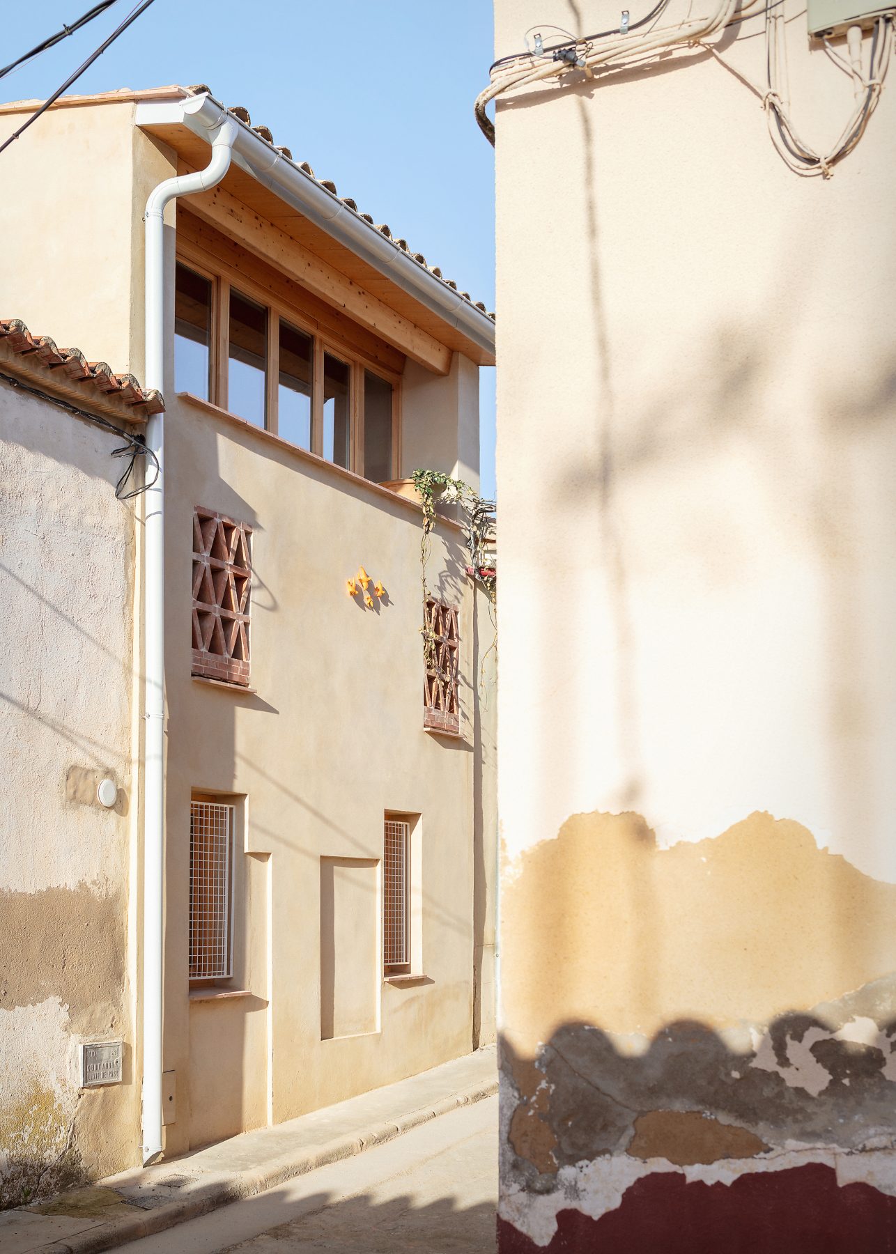 Archisearch Hospitality Atmospheres: Felipa House by Crux is a Contemporary Valencian Home-Like Rural Retreat