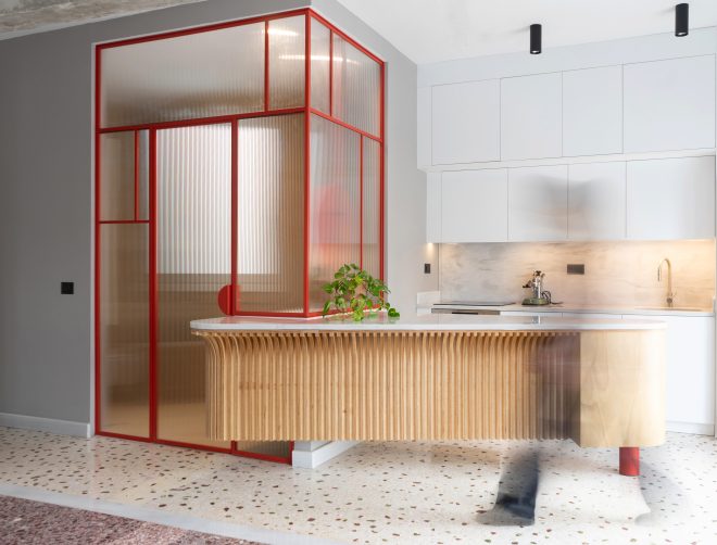 Archisearch - Οι ao architects ανακαινίζουν διαμέρισμα του ‘60 στο Ρουφ γύρω από μια τριγωνική νησίδα και την ακαταμάχητη γοητεία του μωσαϊκού