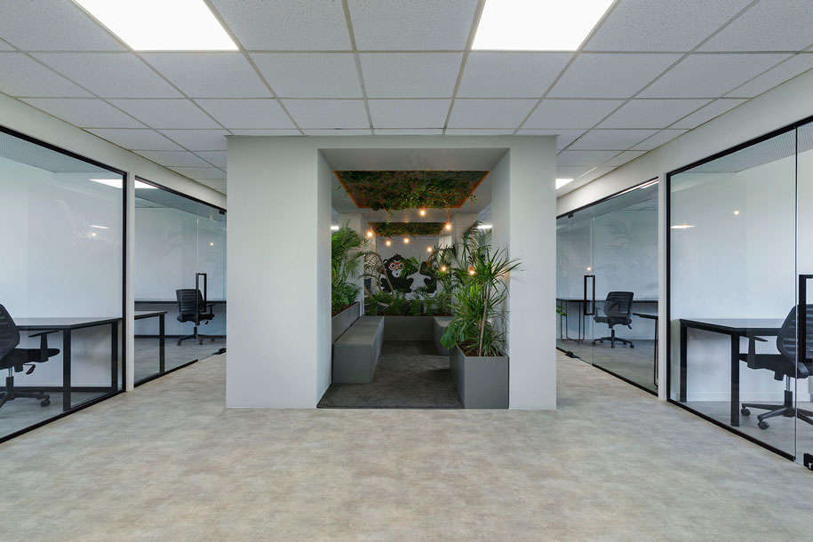 Archisearch 4WISE MONKEYS new offices in Athens | Seamless