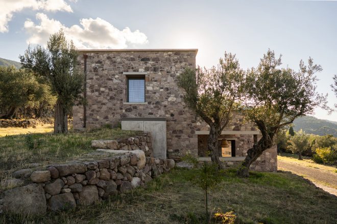 Archisearch - Expanding the boundaries between landscape and building | Alexandra Kallitsa designs the Rachta Residence in Skala Sykamias, Lesvos