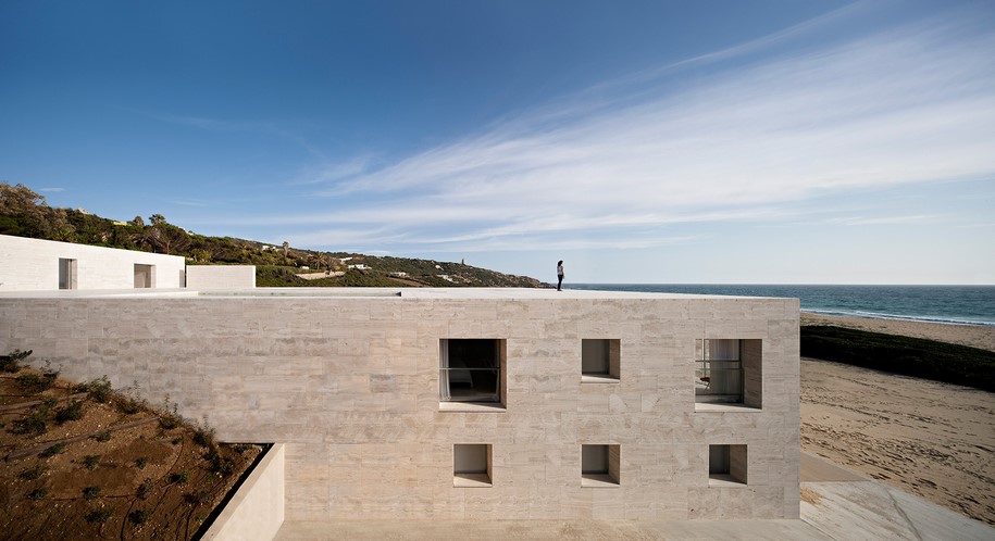 Archisearch House of the Infinite  is situated at the edge of the Atlantic Ocean / Alberto Campo Baeza