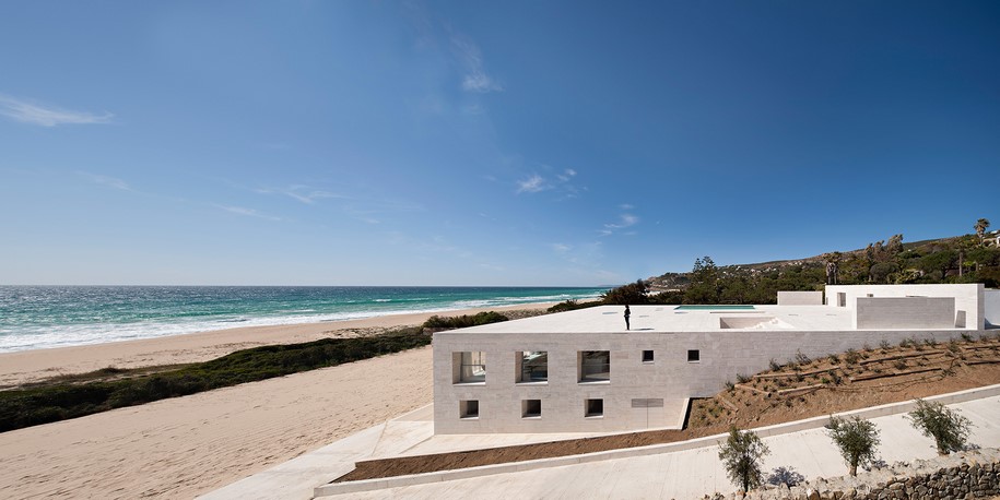 Archisearch House of the Infinite  is situated at the edge of the Atlantic Ocean / Alberto Campo Baeza