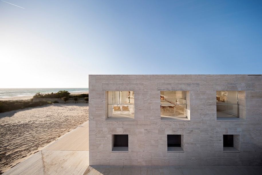 Archisearch House of the Infinite  is situated at the edge of the Atlantic Ocean / Alberto Campo Baeza