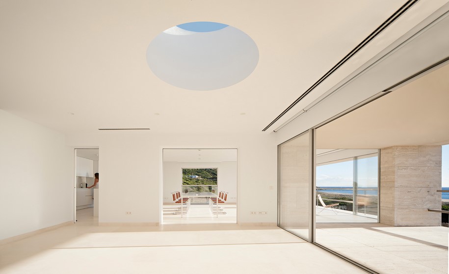 Archisearch House of the Infinite  is situated at the edge of the Atlantic Ocean / Alberto Campo Baeza