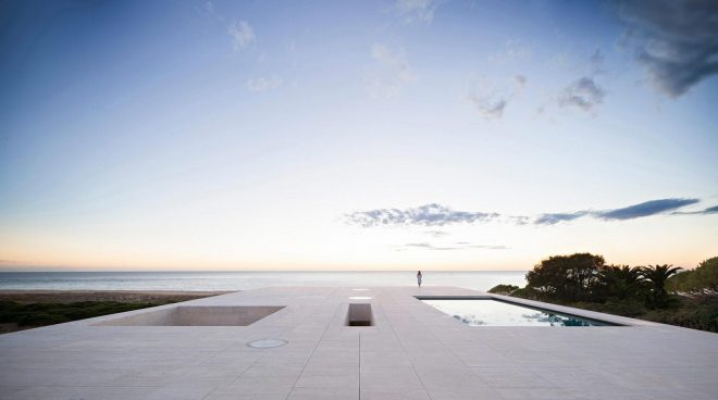 Archisearch - House of the Infinite  is situated at the edge of the Atlantic Ocean / Alberto Campo Baeza