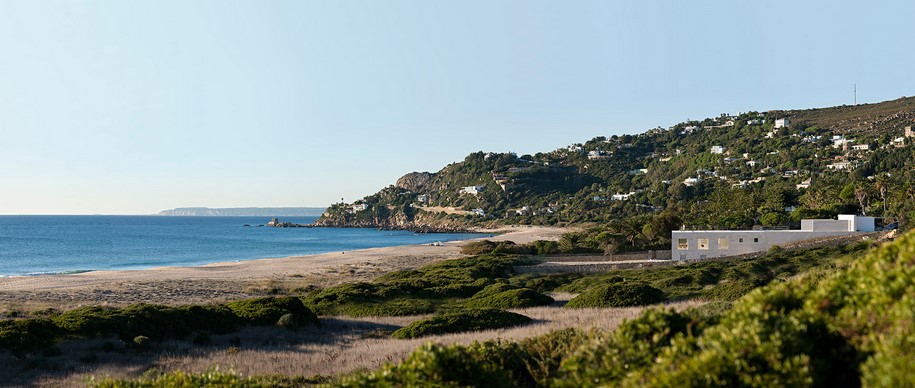 Archisearch House of the Infinite  is situated at the edge of the Atlantic Ocean / Alberto Campo Baeza