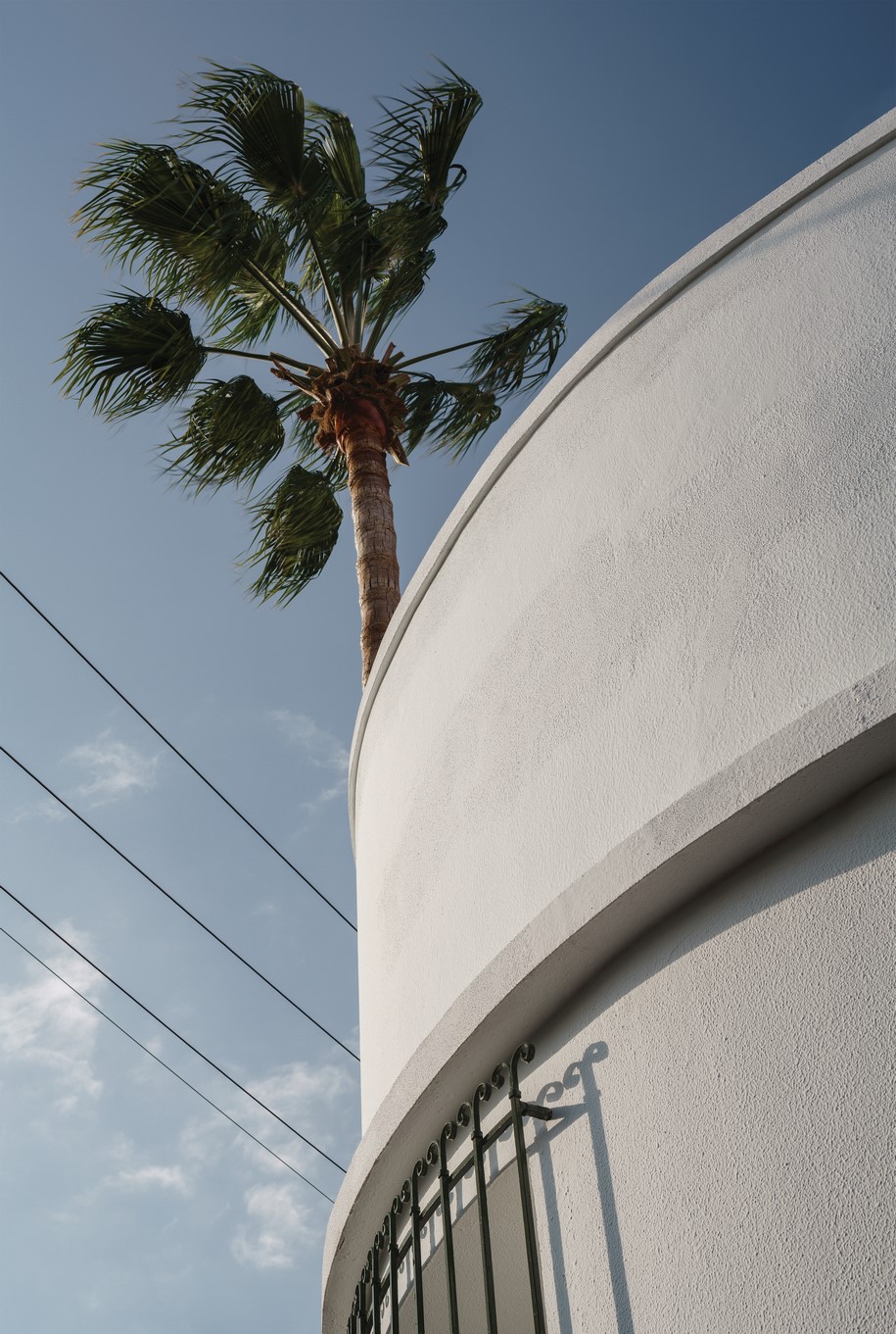 Archisearch ΑΚ-Α Architects designed Lollo’s Atene restaurant in a typical modernist 1950s residence in Chalandri