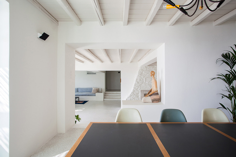 Archisearch ARP Architecture Research Practice renovated a 30-year-old summer house in Mykonos island