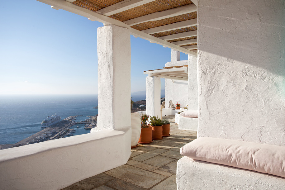 Archisearch ARP Architecture Research Practice renovated a 30-year-old summer house in Mykonos island