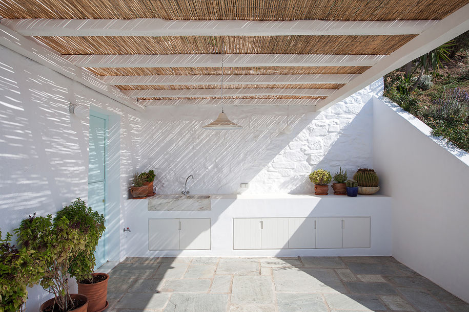 Archisearch ARP Architecture Research Practice renovated a 30-year-old summer house in Mykonos island