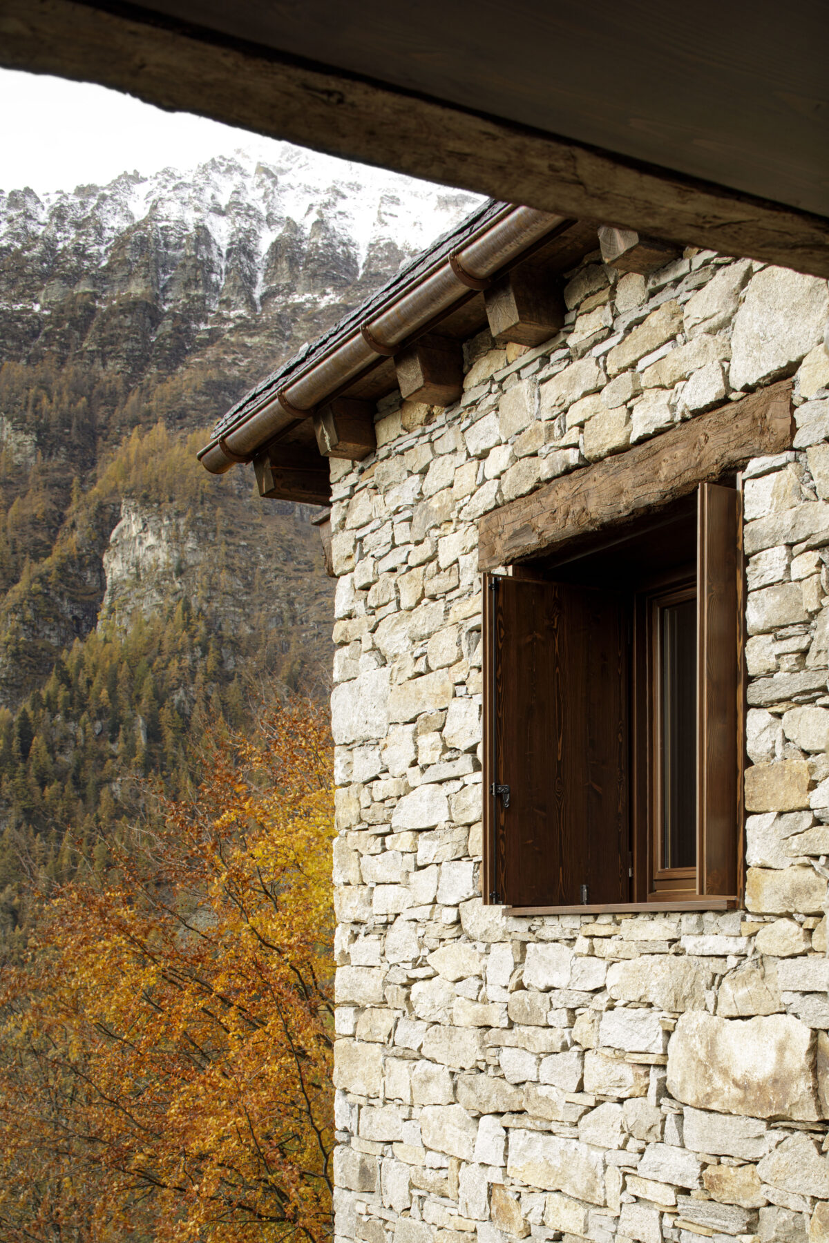 Archisearch House Cinsc: a retreat among the peaks of the Italian Alps by ATOMAA