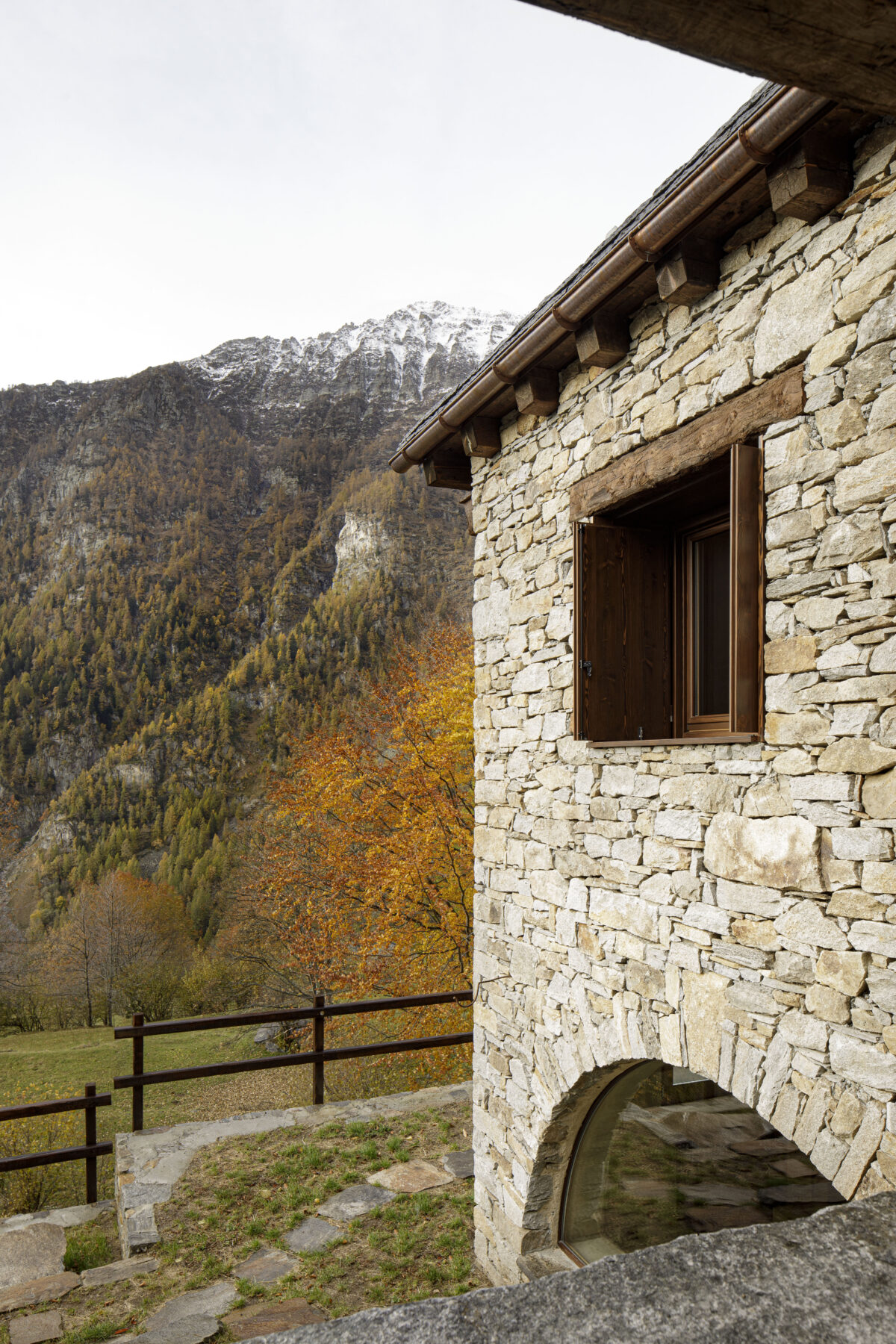 Archisearch House Cinsc: a retreat among the peaks of the Italian Alps by ATOMAA