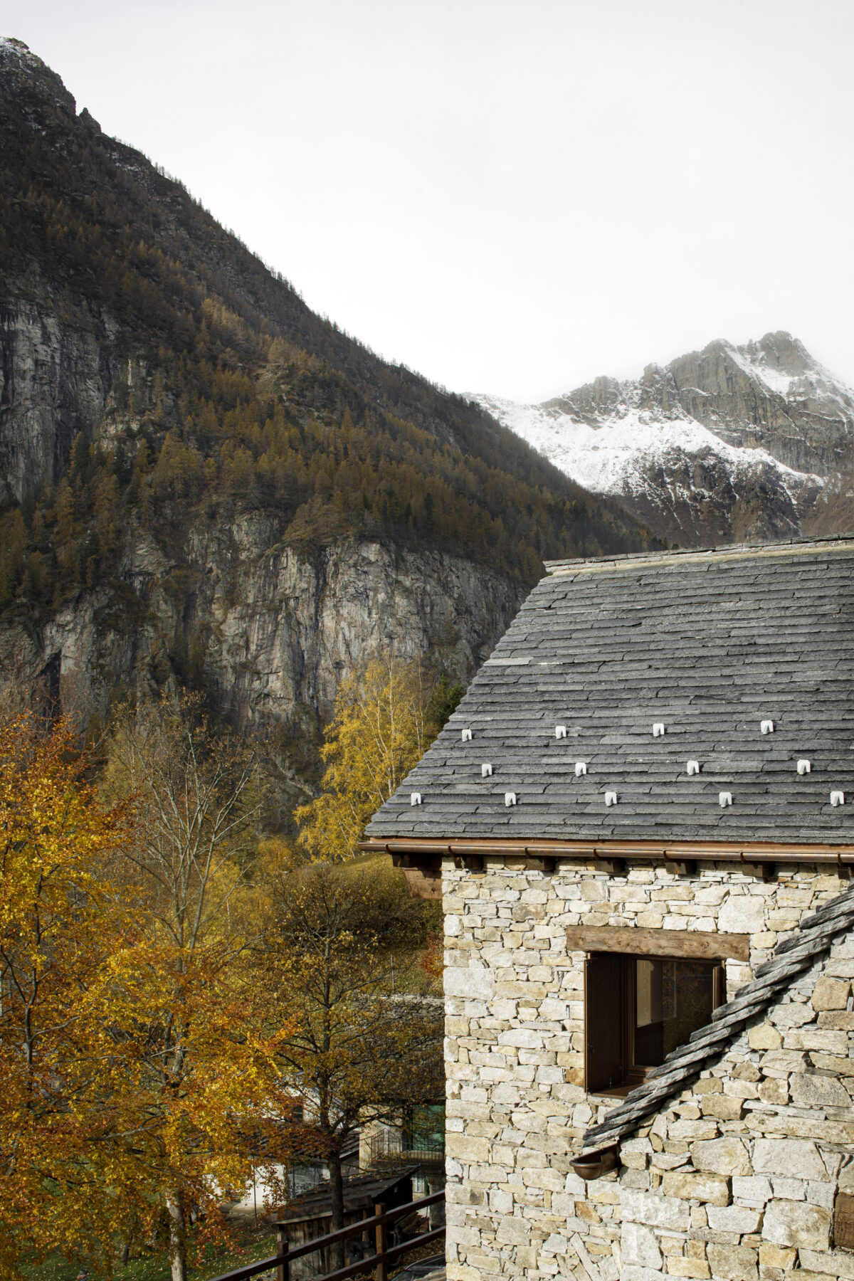 Archisearch House Cinsc: a retreat among the peaks of the Italian Alps by ATOMAA