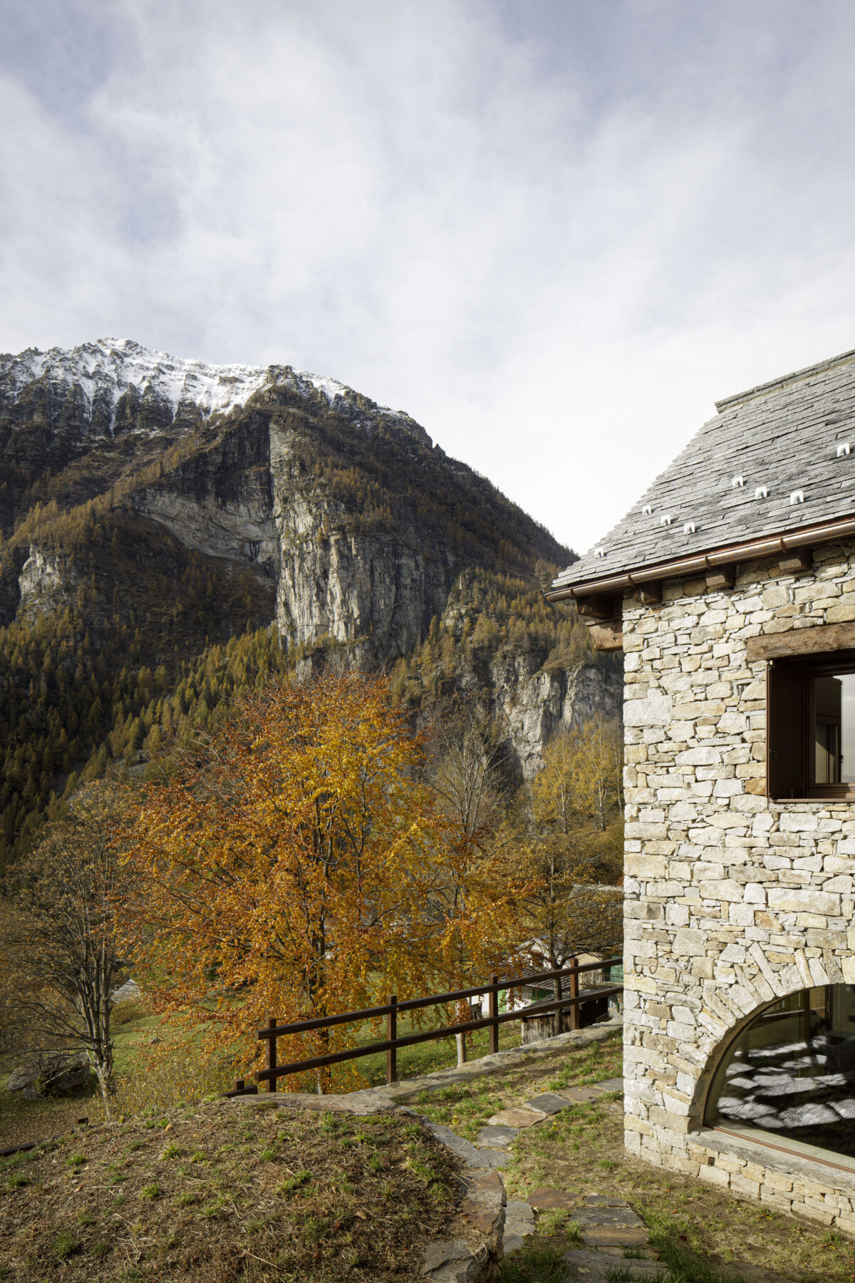 Archisearch House Cinsc: a retreat among the peaks of the Italian Alps by ATOMAA