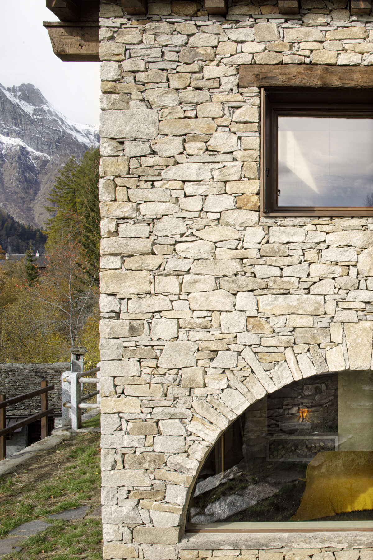 Archisearch House Cinsc: a retreat among the peaks of the Italian Alps by ATOMAA