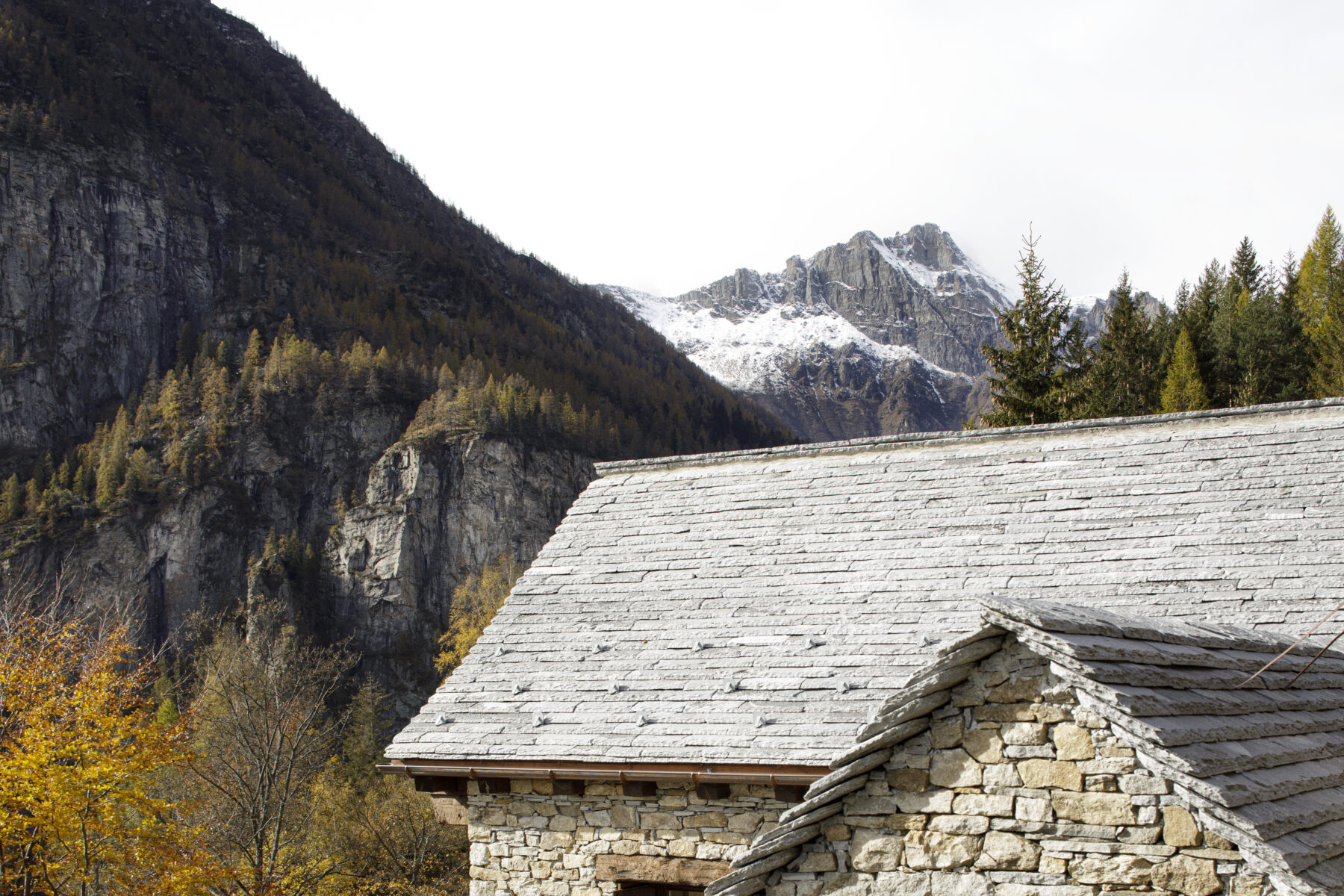 Archisearch House Cinsc: a retreat among the peaks of the Italian Alps by ATOMAA