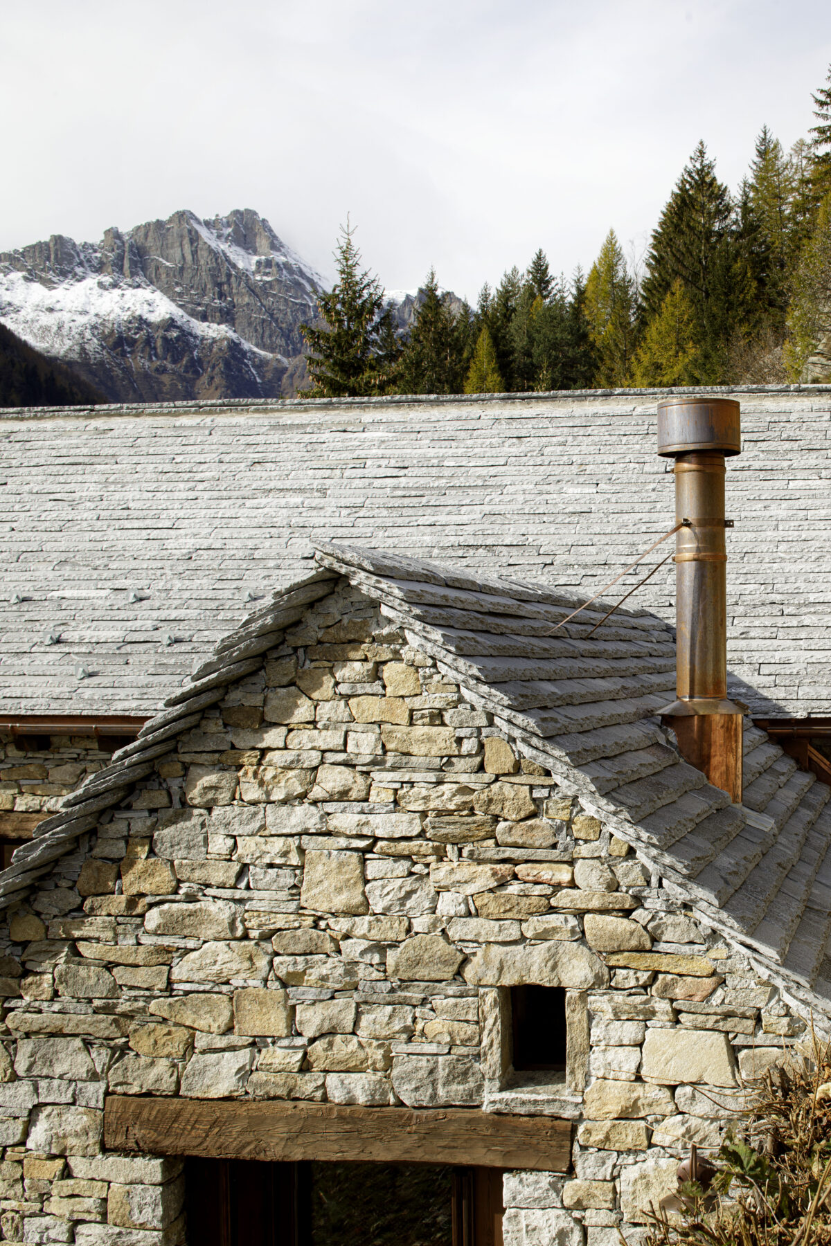 Archisearch House Cinsc: a retreat among the peaks of the Italian Alps by ATOMAA