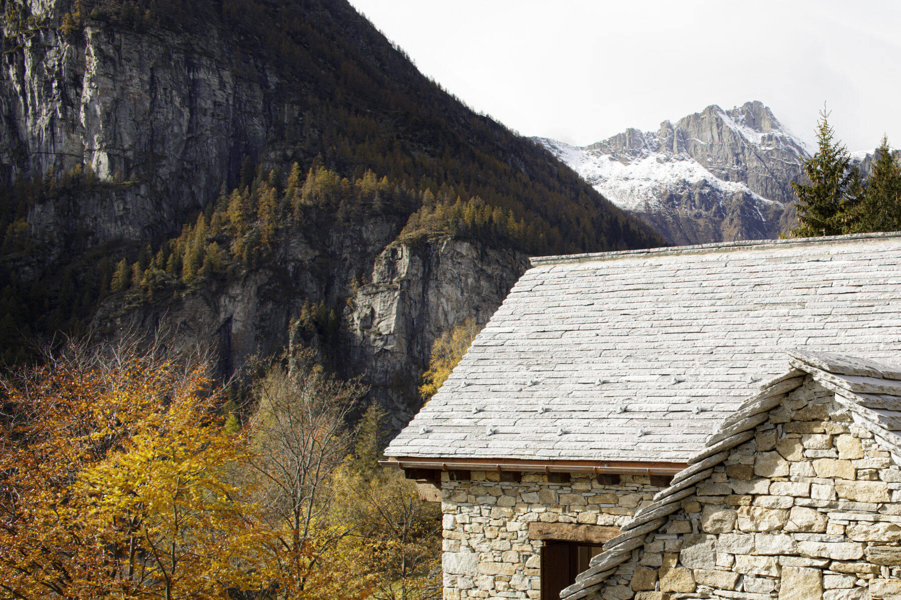 Archisearch House Cinsc: a retreat among the peaks of the Italian Alps by ATOMAA