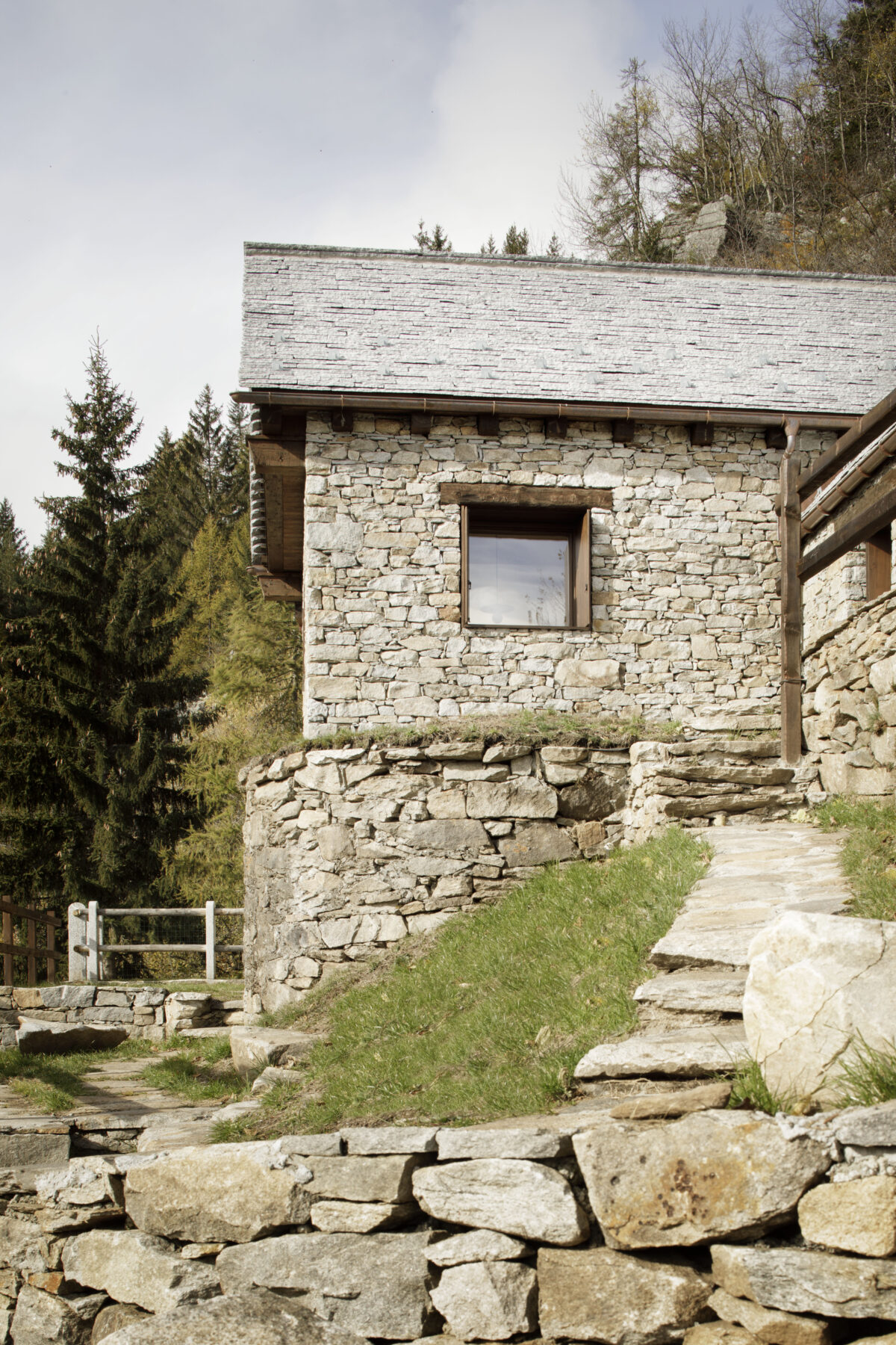 Archisearch House Cinsc: a retreat among the peaks of the Italian Alps by ATOMAA