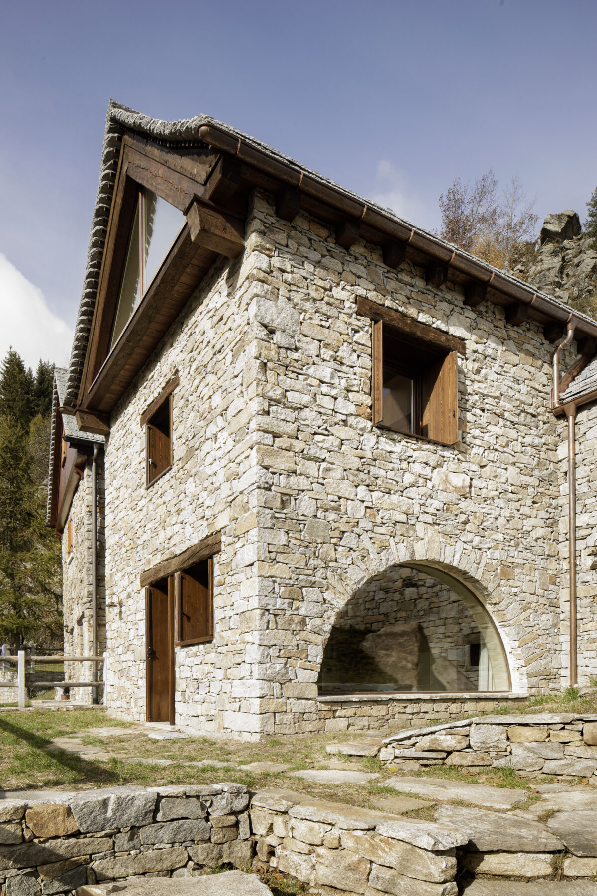 Archisearch House Cinsc: a retreat among the peaks of the Italian Alps by ATOMAA