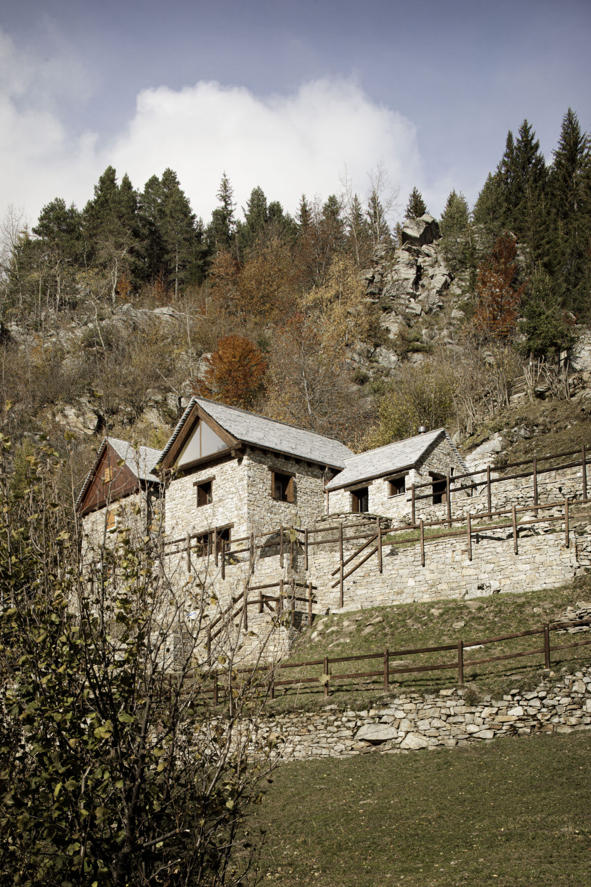 Archisearch House Cinsc: a retreat among the peaks of the Italian Alps by ATOMAA